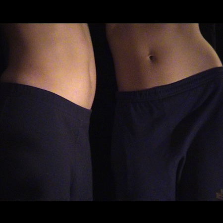 «Bellies» (στιγμιότυπο από video)